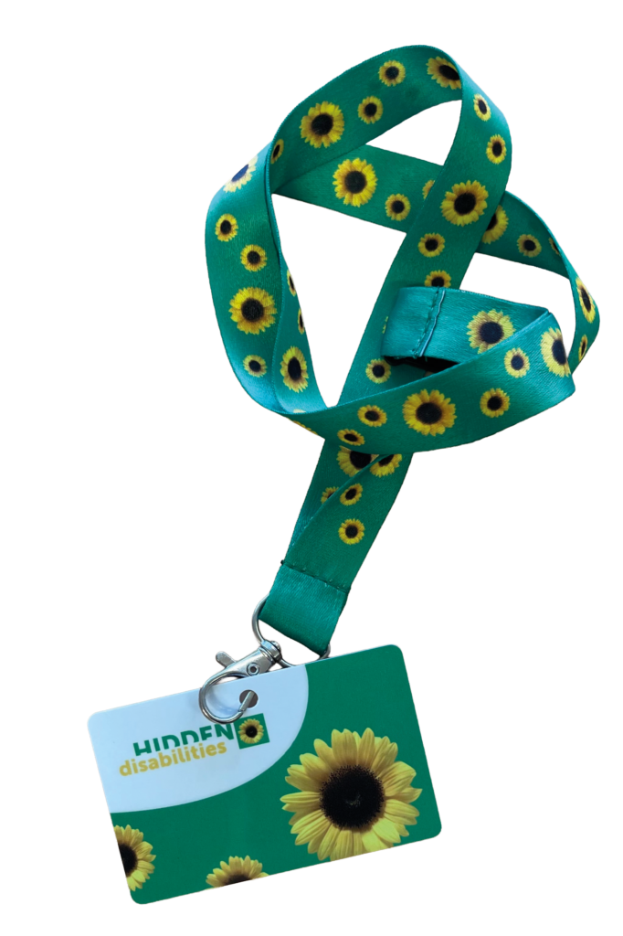 Rückzug und schulische Misserfolge. Als Bild für einen hilfreichen Umgang kennen wir das grüne Sonnenblumen- Band (Hidden Disabilities Sunflower Lanyard), das 2016 am Flughafen Gatwick entwickelt wurde. Menschen mit unsichtbaren Behinderungen können damit signalisieren, dass sie mehr Zeit, mehr Unterstützung brauchen. Für Schulen ist nicht die Idee entscheidend, Kinder zu «markieren», sondern die Grundhaltung dahinter: Man geht nicht davon aus, dass Behinderung sichtbar sein muss, rechnet bewusst mit unsichtbaren Bedürfnissen und schafft Strukturen, damit Unterstützung nicht vom Zufall abhängt.