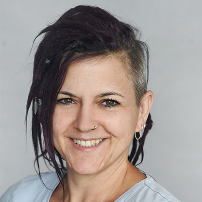 Portrait-Debbie-Selinger